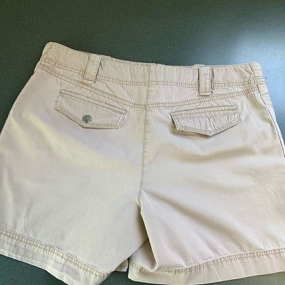 Ann Taylor loft shorts beige 12. - Picture 5 of 6